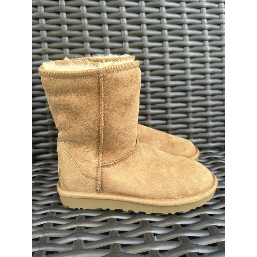 UGG Classic Short II Chestnut Suede Sheepskin Boots Womens 5 Y2K Cozy Winter